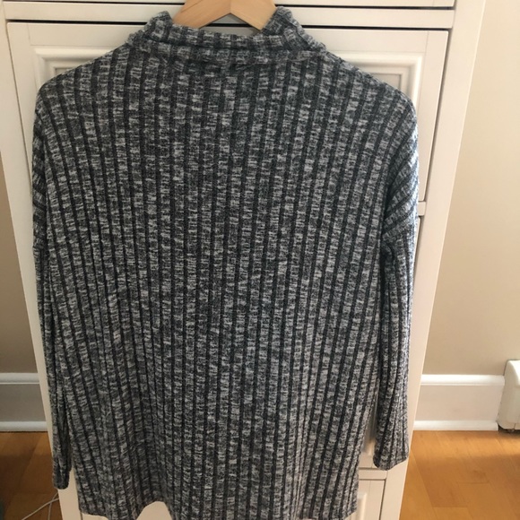American Eagle Gray Turtleneck - Picture 3 of 3